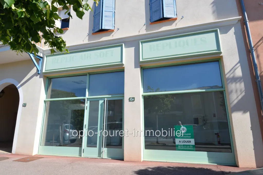 Extérieur - Local Commercial avec Vitrines au Rouret