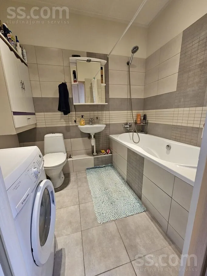 Vannitoad - 3-Bedroom Apartment with City View in Riga Centre