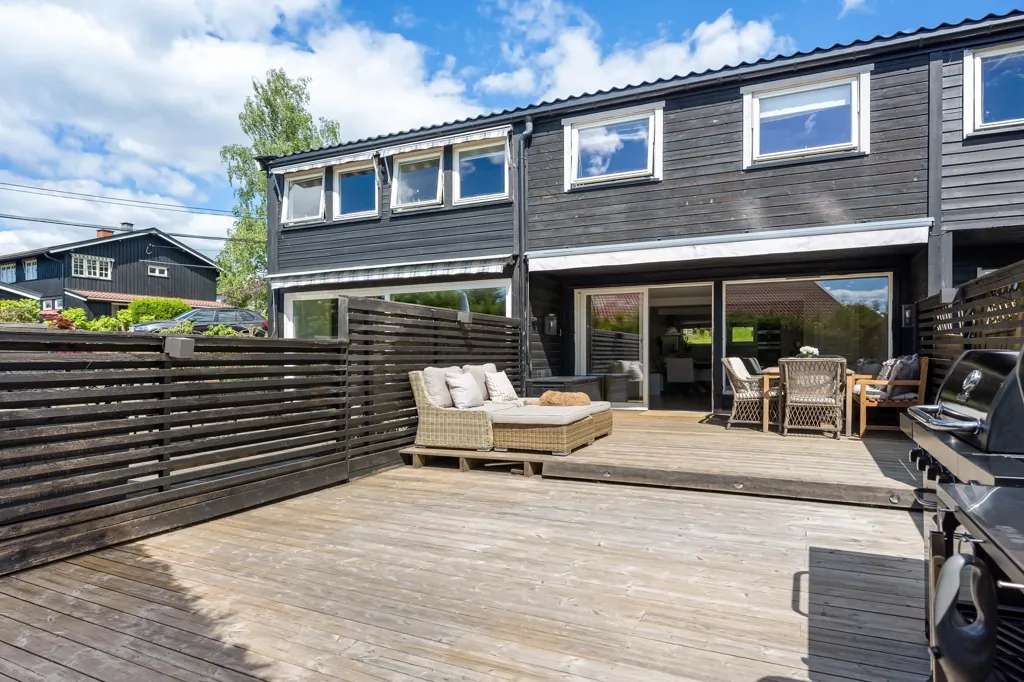 Terrass - Mixed-Use Property with Business Units in Haslum