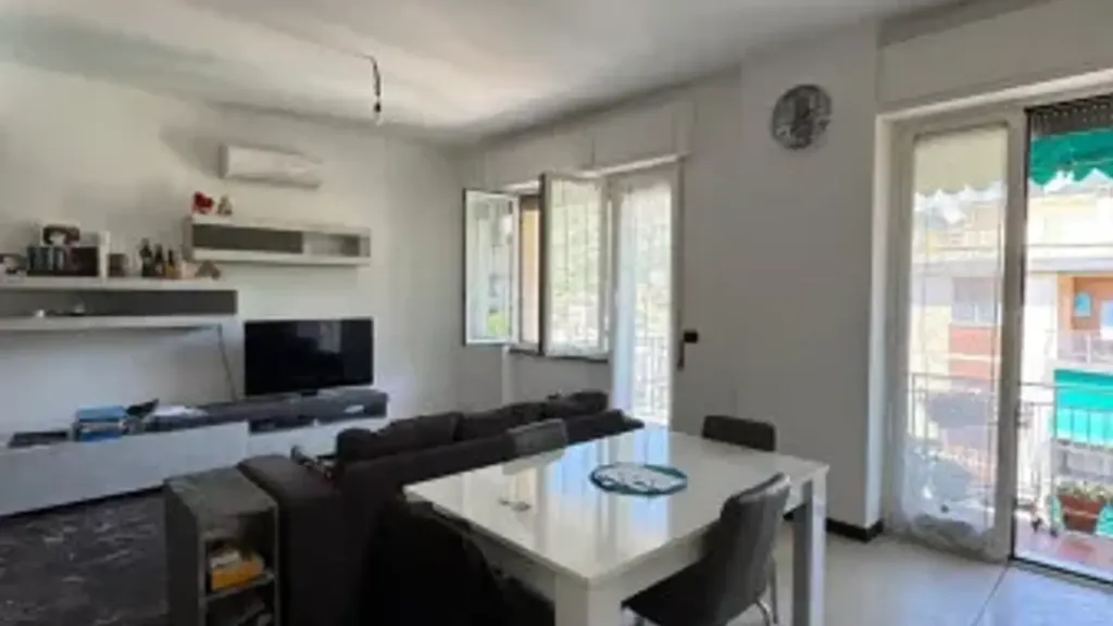 Séjour - Rearranged Apartment with Balcony in Genoa