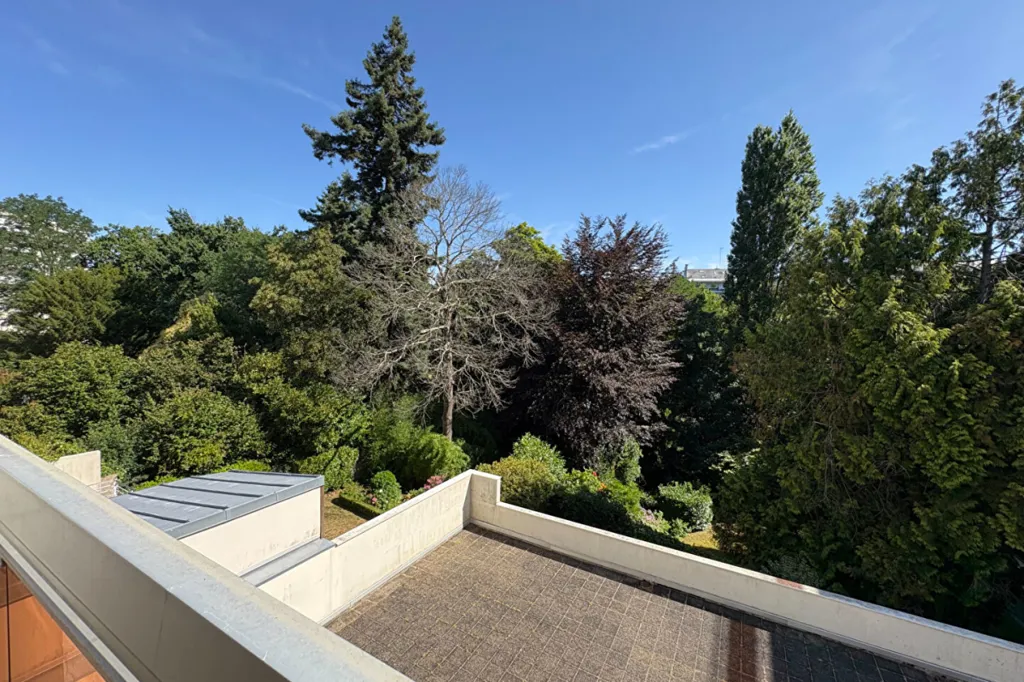 Balcone - 4-Piece Apartment with Garage in Nantes
