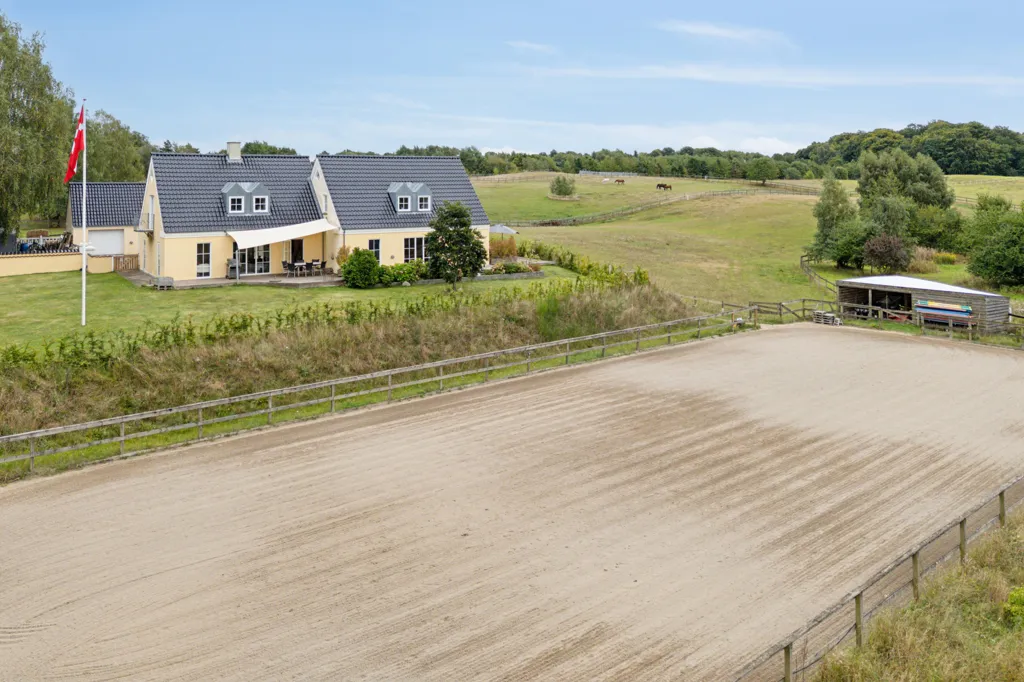 Õhuvaade - Villa with Equestrian Facilities in Hillerød