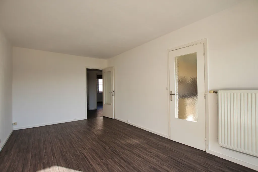Pièces - Appartement T4 avec Balcon à Saint-Priest
