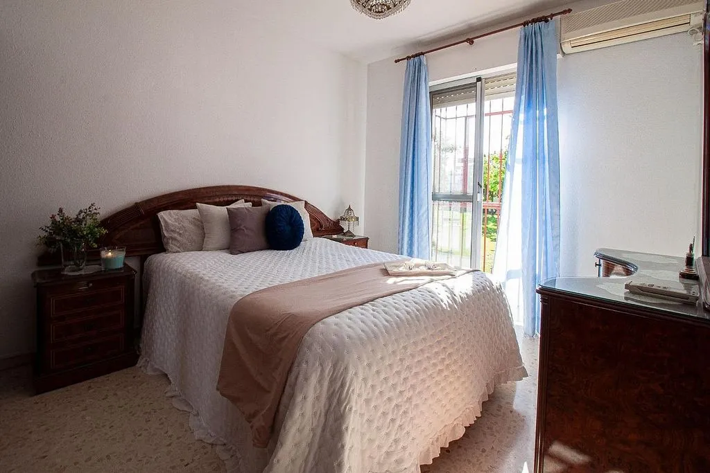 Bedrooms - Chalet with Air Conditioning in La Rinconada
