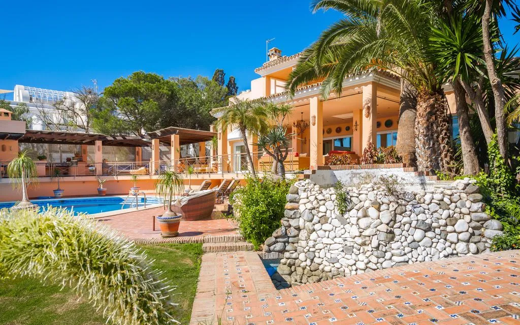 Piscine - Beachfront Villa with Pool in Estepona