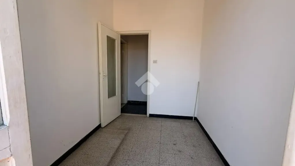 Esik - Corner Semi-Detached Villa with Private Garden in Pesaro