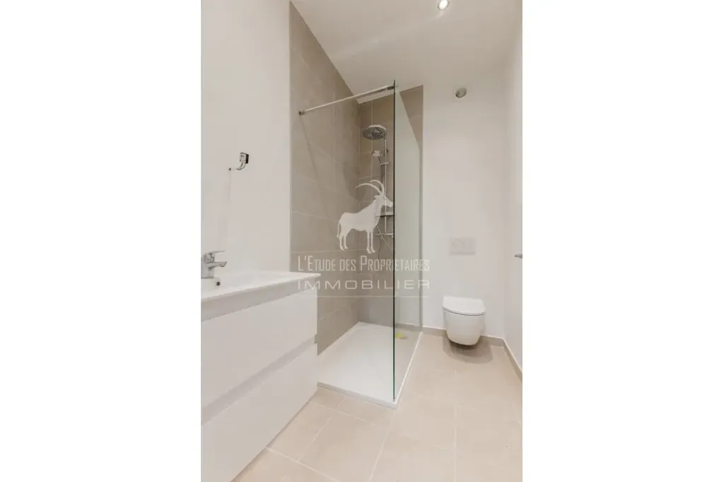 Salles de bain - Maison Meublée avec Terrasse et Jardin à Marcinelle