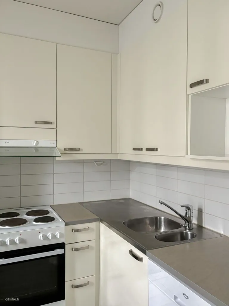 Cuisine - Bright Apartment with Balcony in Länsimäki, Vantaa