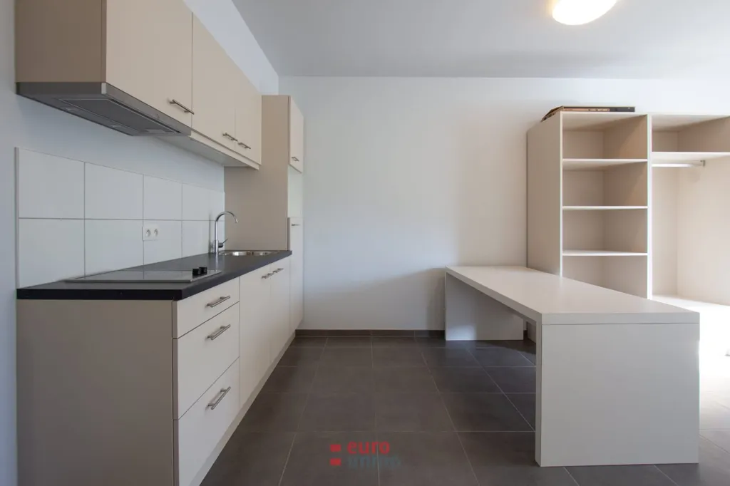 Köök - Spacious Student Studio with Terrace in Bruges