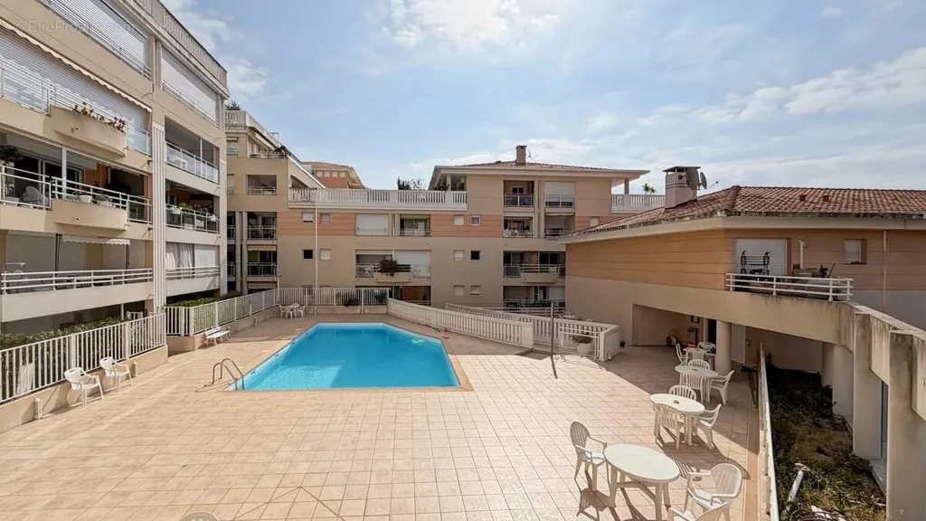 Bassein - 2-Bedroom Apartment with Pool in Golfe-Juan