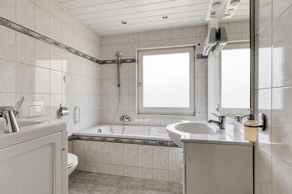 Salles de bain - Corner House with Garden in 's-Hertogenbosch