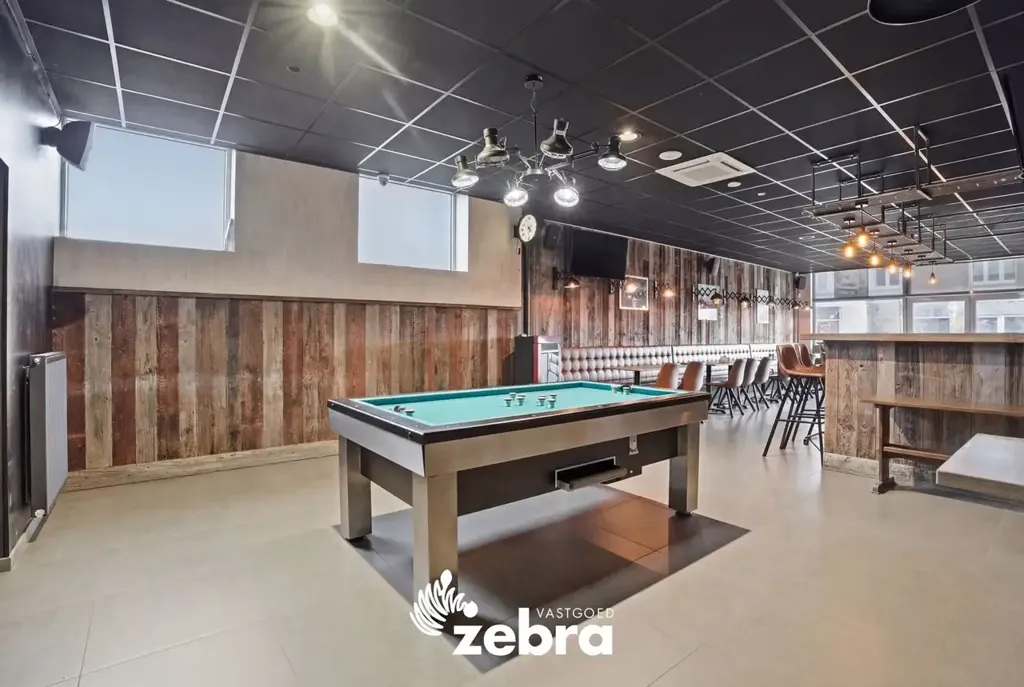 Rooms - Commercial Property with Private Flat in Pittem Centre
