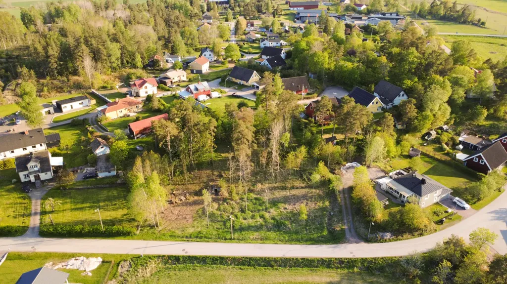 Õhuvaade - Generous Plot in Popular Foghammar, Alunda