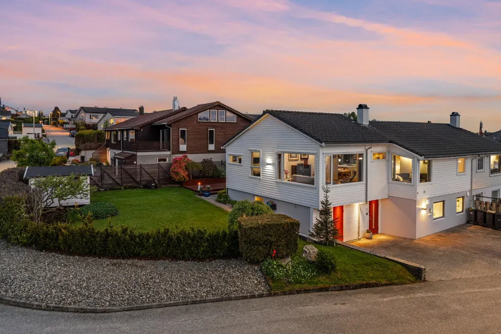Extérieur - Family Home with Corner Plot in Tasta/Vardeneset