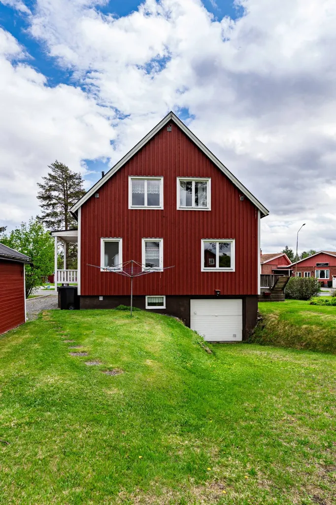 Esterno - Classic Red Brick Villa with Garden in Jörn