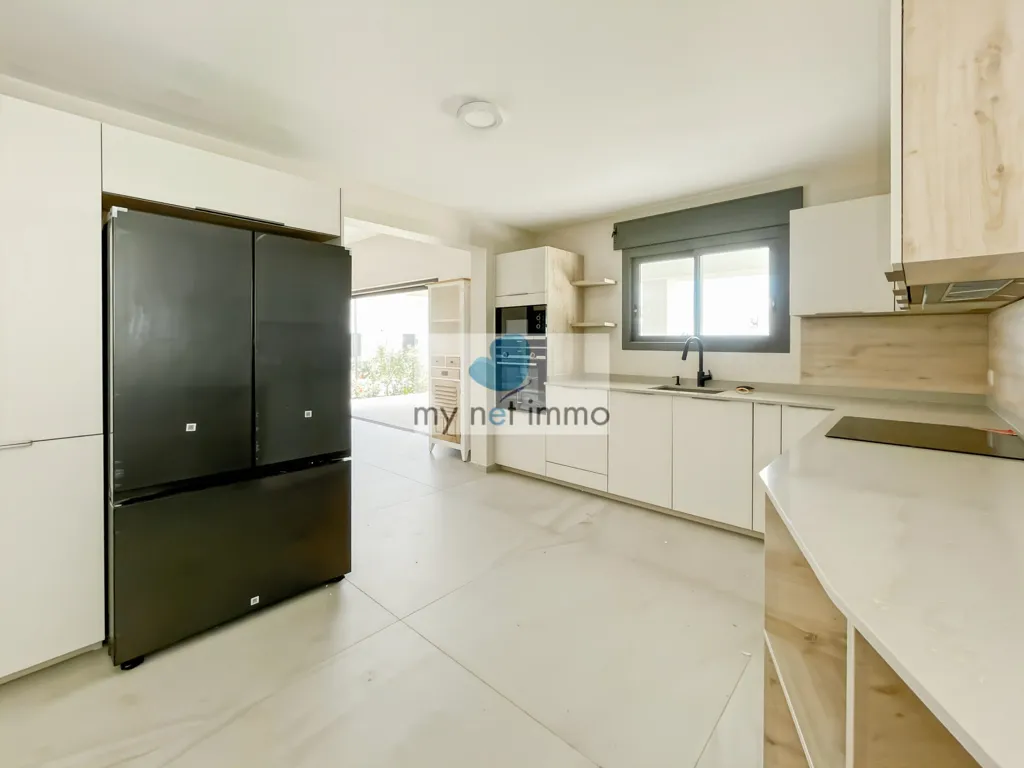 Cuisine - Villa Contemporaine avec Piscine et Bureau à l'année