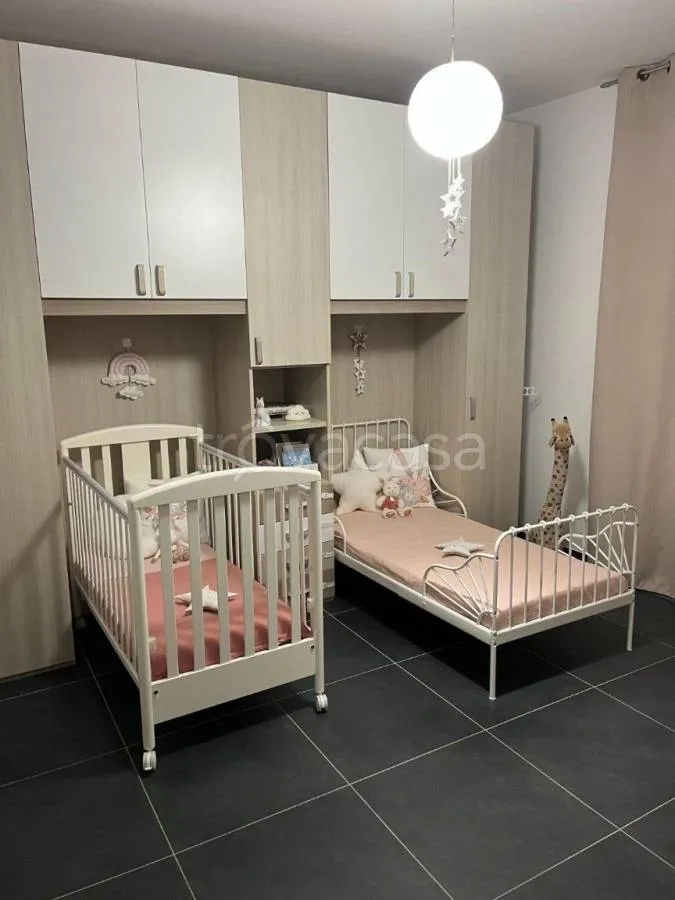 Chambres - Rearranged Apartment with Balcony in Aversa