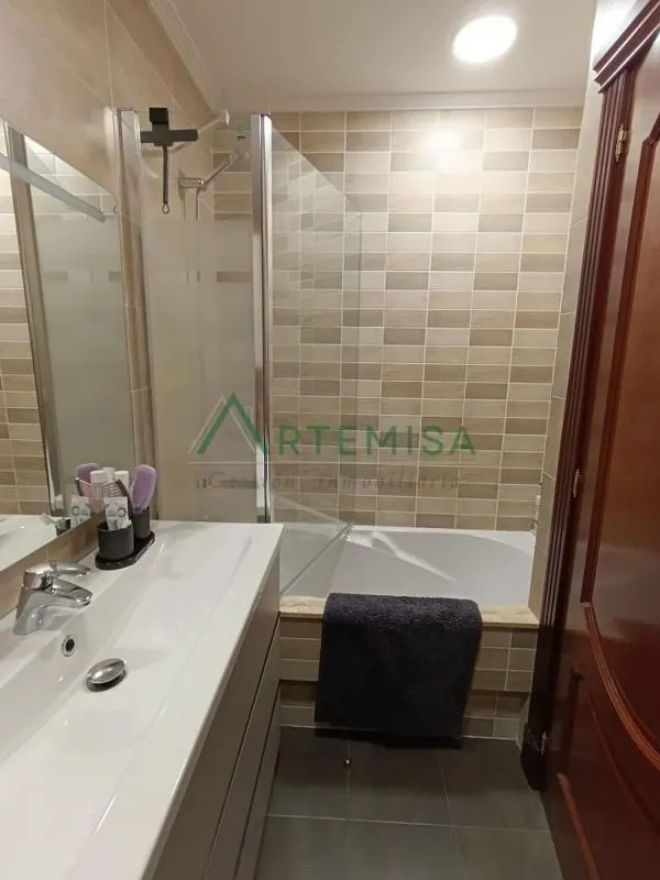 Salles de bain - Duplex with Balcony in Alto del Castaño
