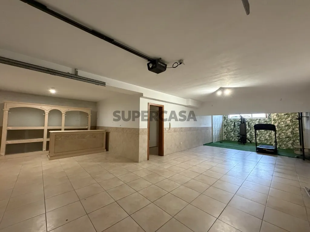 Garaaž - Luxury House with Private Garden in Forca, Aveiro