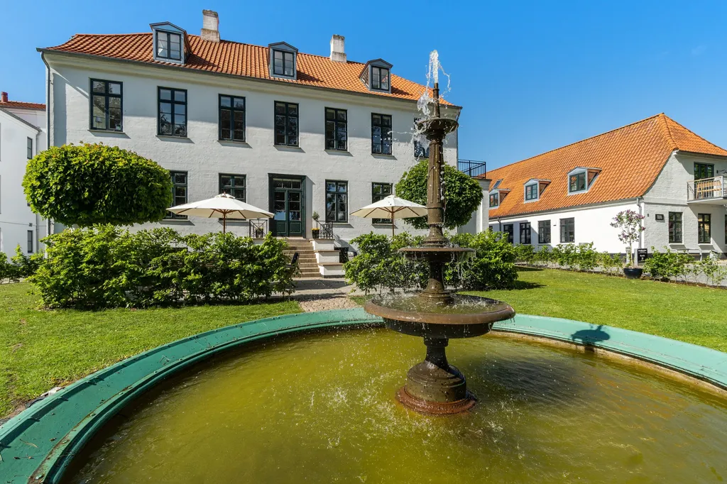 Jardin - Spacious Apartment in Historic Building, Copenhagen