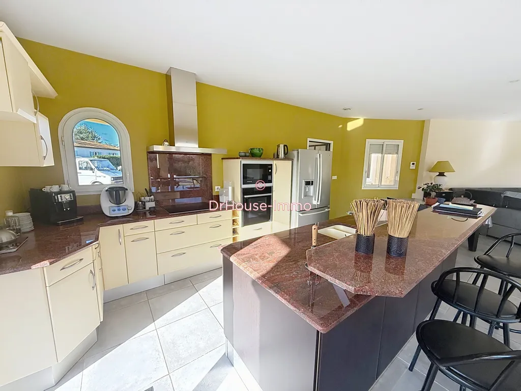 Cuisine - Villa d'Architecte avec Piscine au Cœur du Lot-et-Garonne