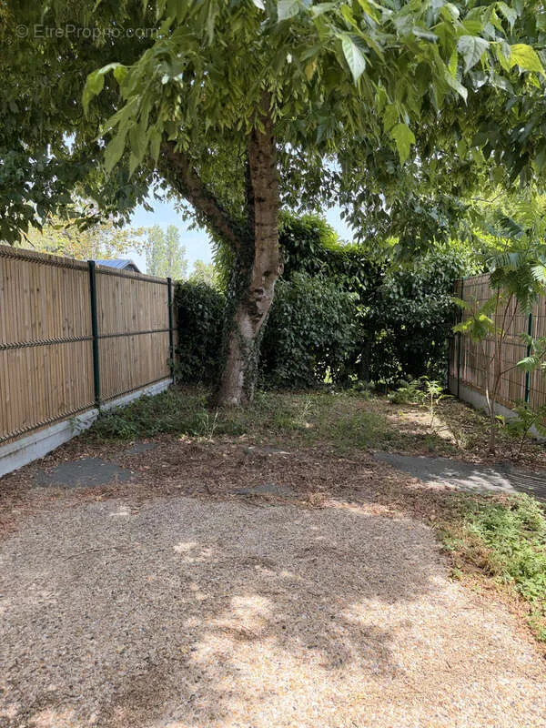 Aed - Revised Flat with Garden in Quiet Area