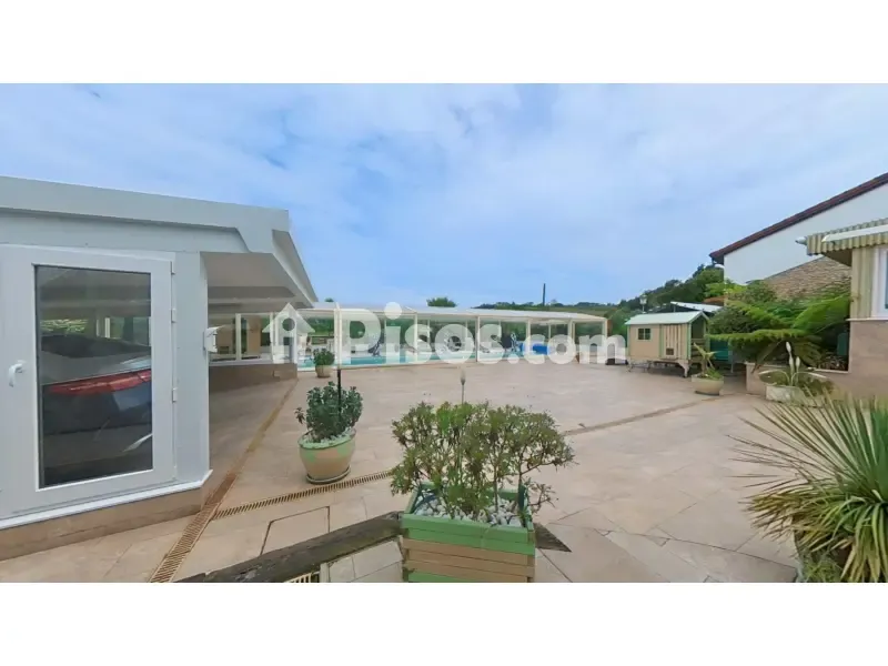 Piscine - Chalet with Traditional Architecture in Cudón