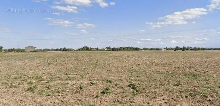 Aed - 400 m² Plot with Garden in Saubens