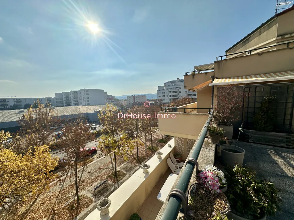Balcone - Spacious Apartment with Terraces in Victor Hugo