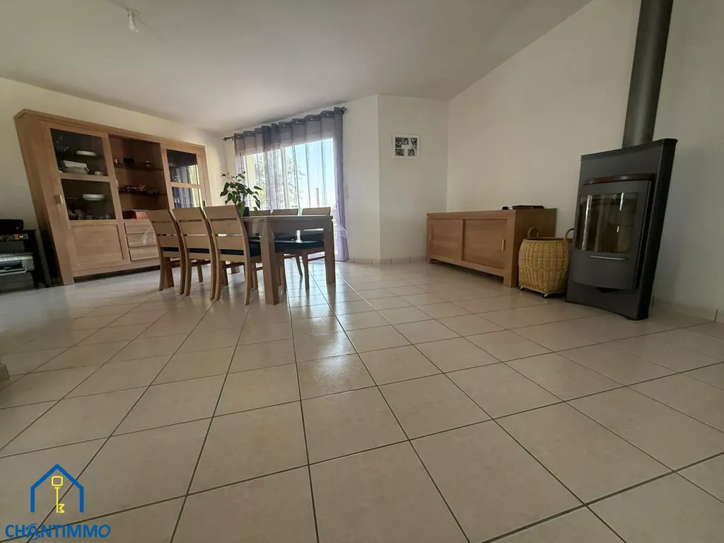 Söögituba - Charming Bungalow with Large Garden in Sought-After Area