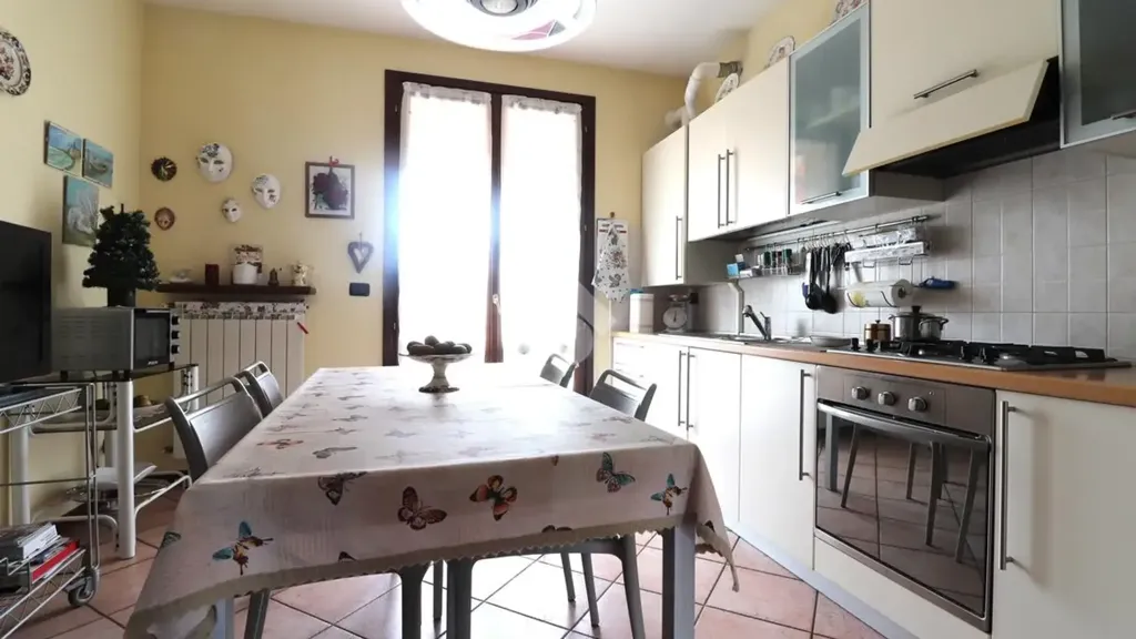 Salle à manger - Apartment with Balcony in Porto Mantovano