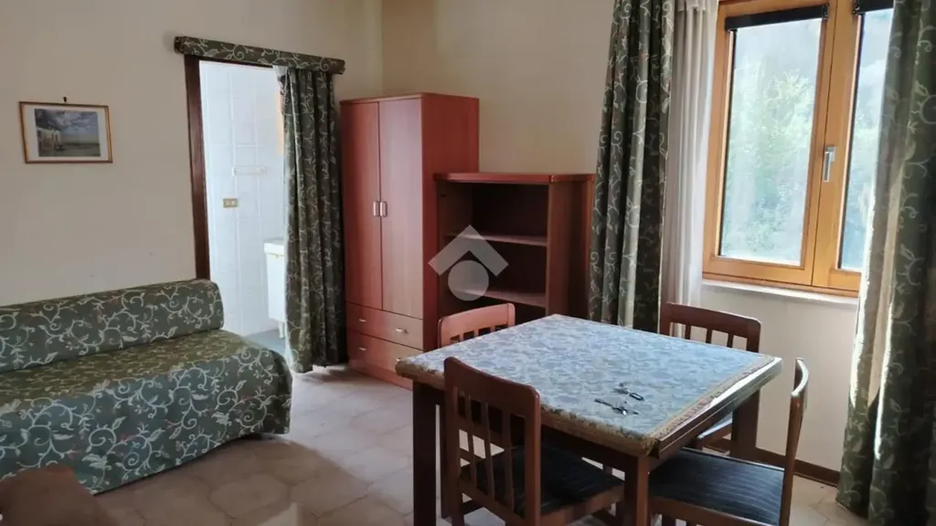 Chambres - Armed 2-Bedroom Apartment with Balcony in Atripalda