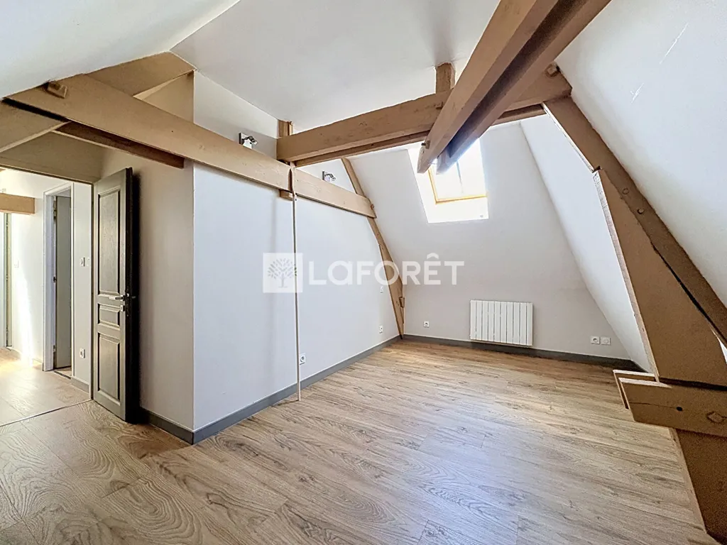 Rooms - Bright 3-Bedroom Apartment in Langres Centre
