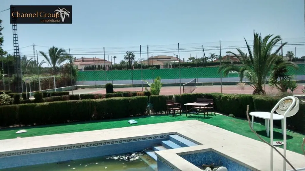 Piscina - Detached Villa with Pool in Elche