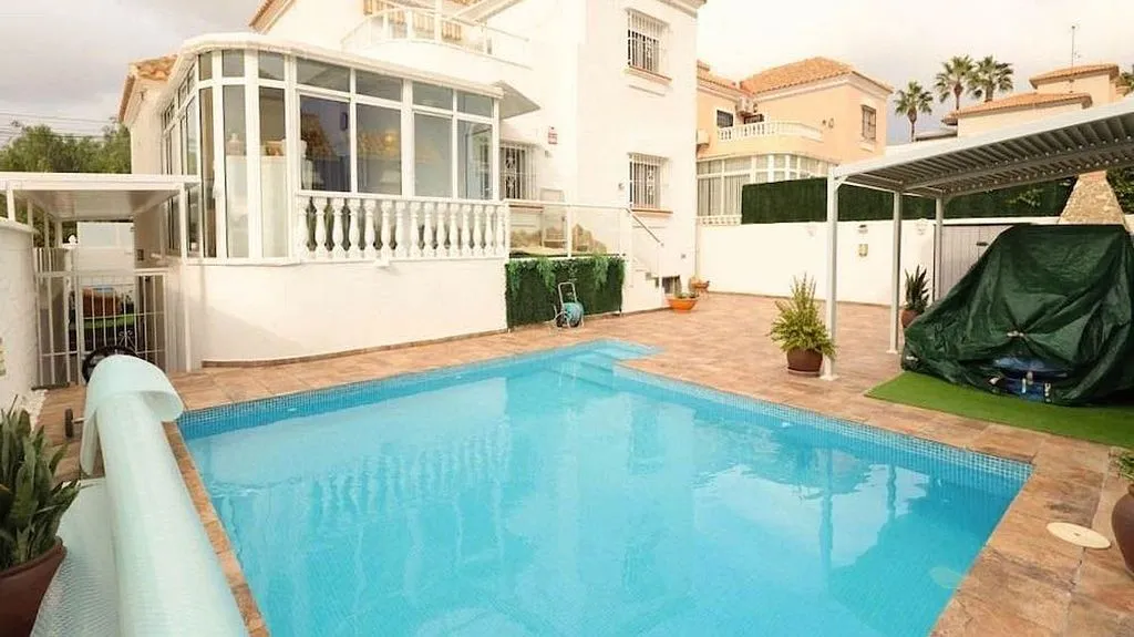 Piscine - Luxury Villa with Pool in Villamartin