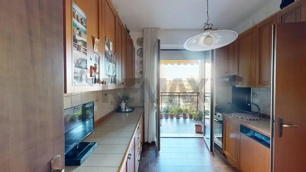 Cuisine - Four-Bedroom Apartment with Balcony in Milan