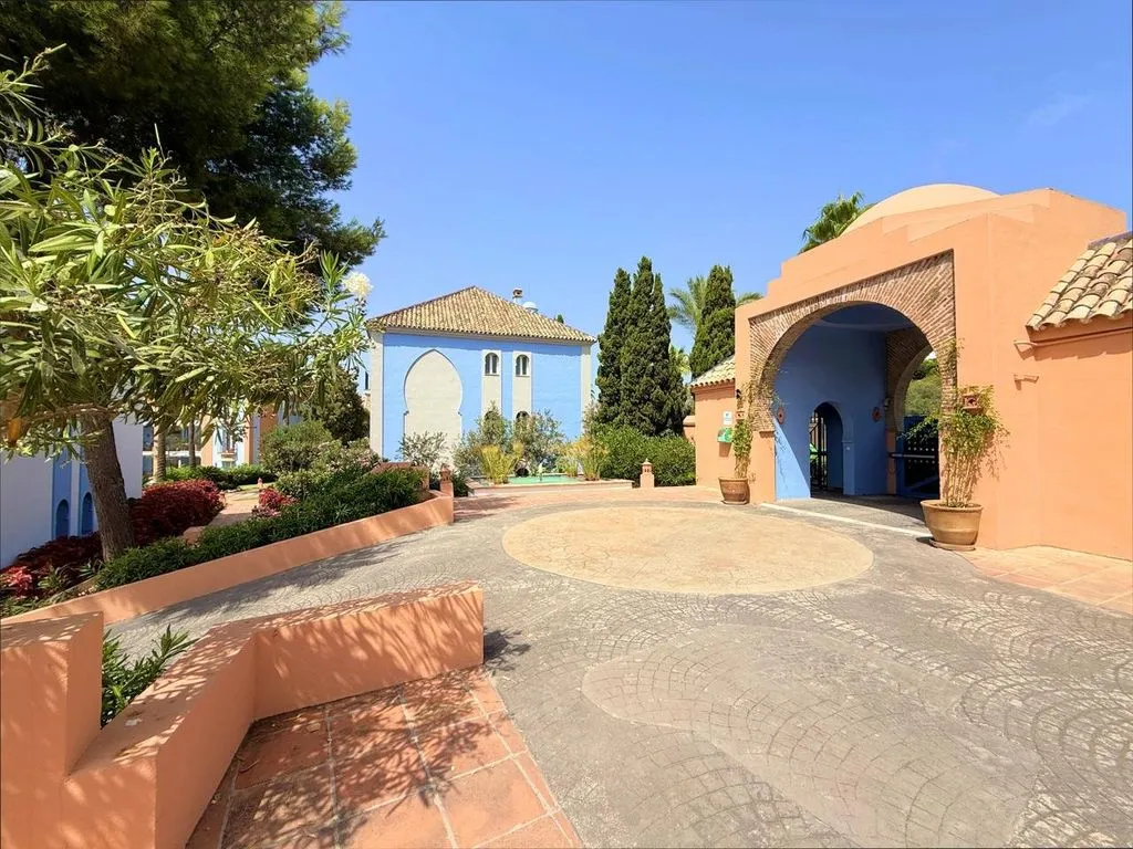 Aed - Beachfront Flat with Private Garden in Casares