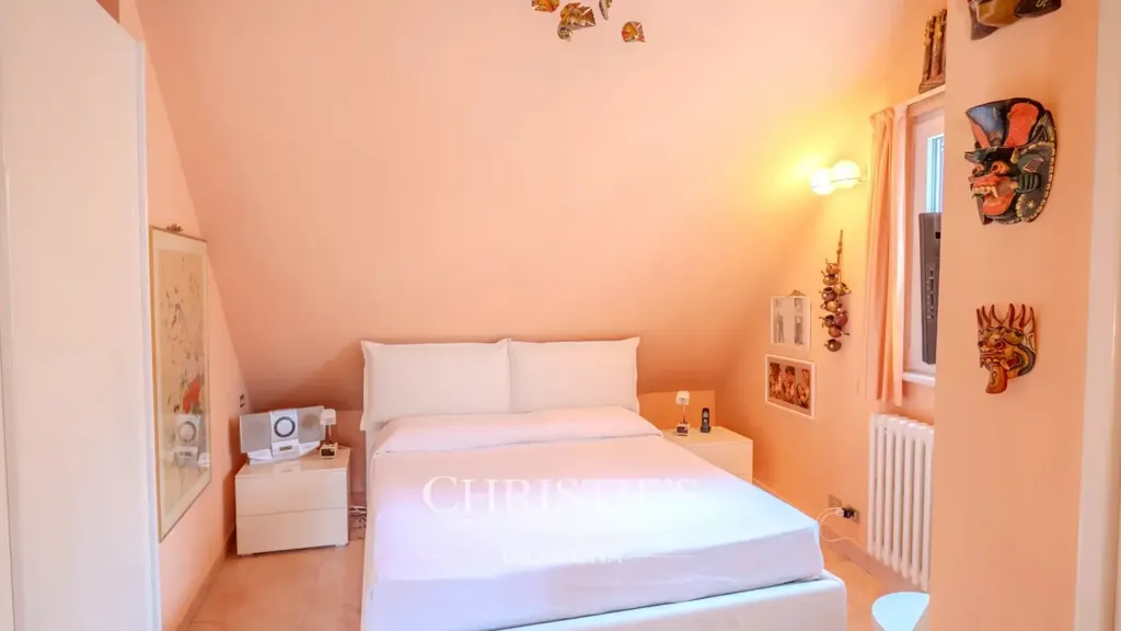 Bedrooms - Lakefront Villa with Private Park in Ranco