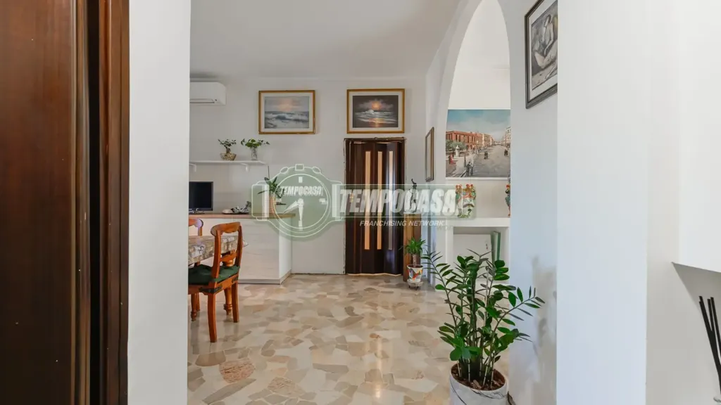 Esik - Spacious Apartment with Balcony in Carnate