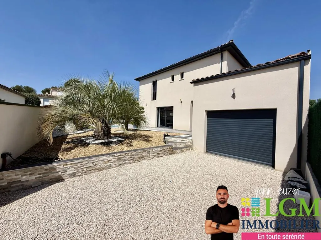 Exterior - Contemporary House with Pool in Boisseron