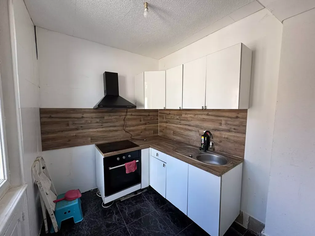Köök - Charming Two-Bedroom House in Beaucroissant