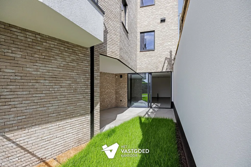 Aed - Ground Floor Apartment with Terrace in Central Location