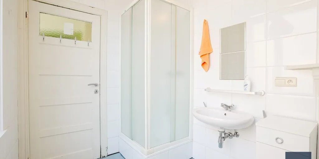 Bathrooms - Renovated Property with Courtyard in Ledeberg