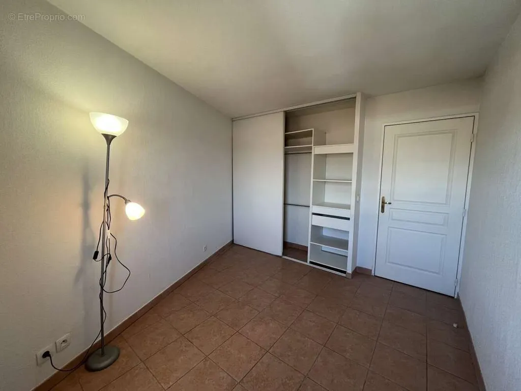 Rooms - Apartment with South-Facing Terrace in Fréjus