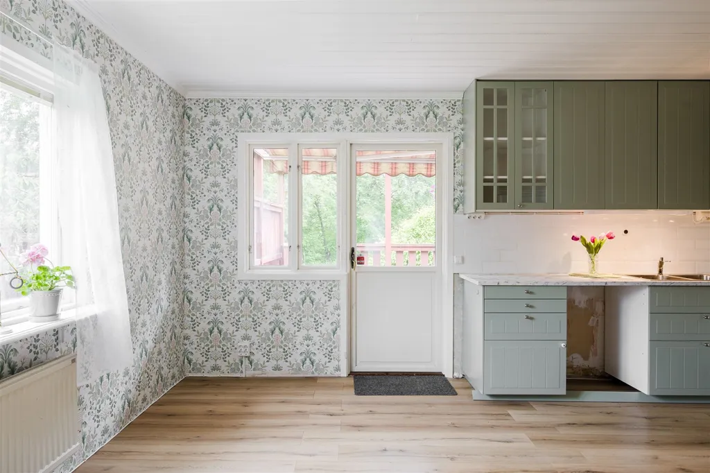 Köök - Charming Property with Development Potential near Kinnekulle