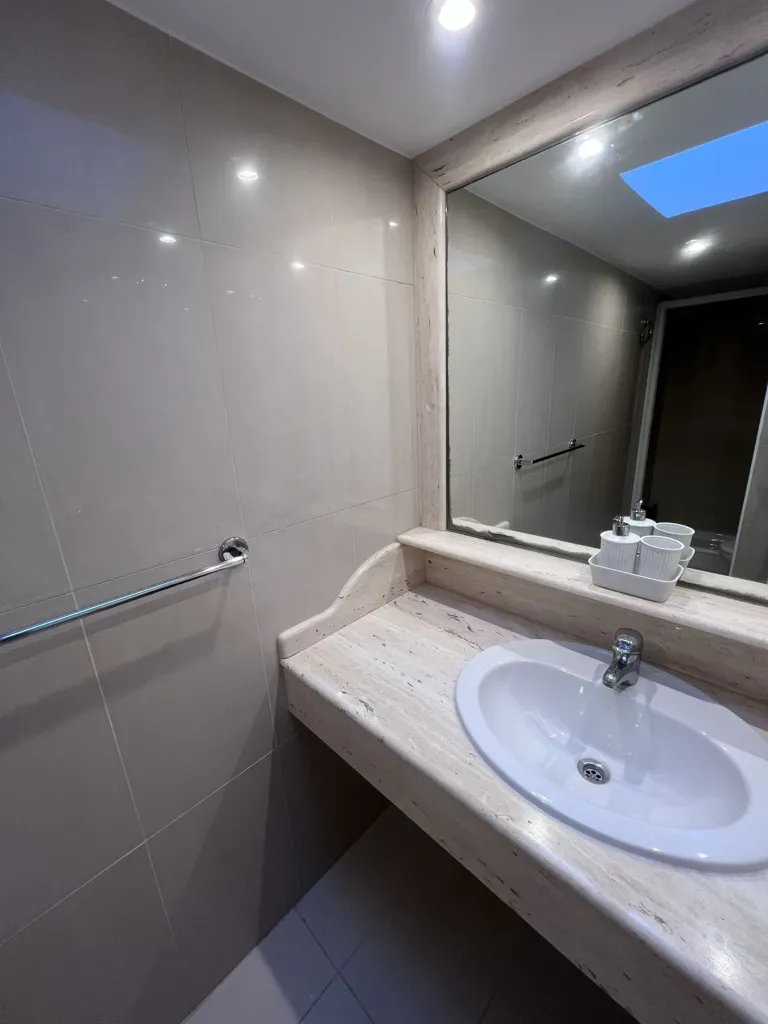 Salles de bain - Penthouse with Private Solarium on Seafront Promenade
