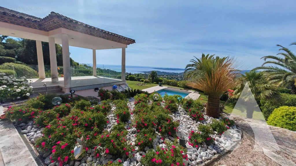 Terrasse - Villa avec Vue Mer Panoramique à Sainte-Maxime