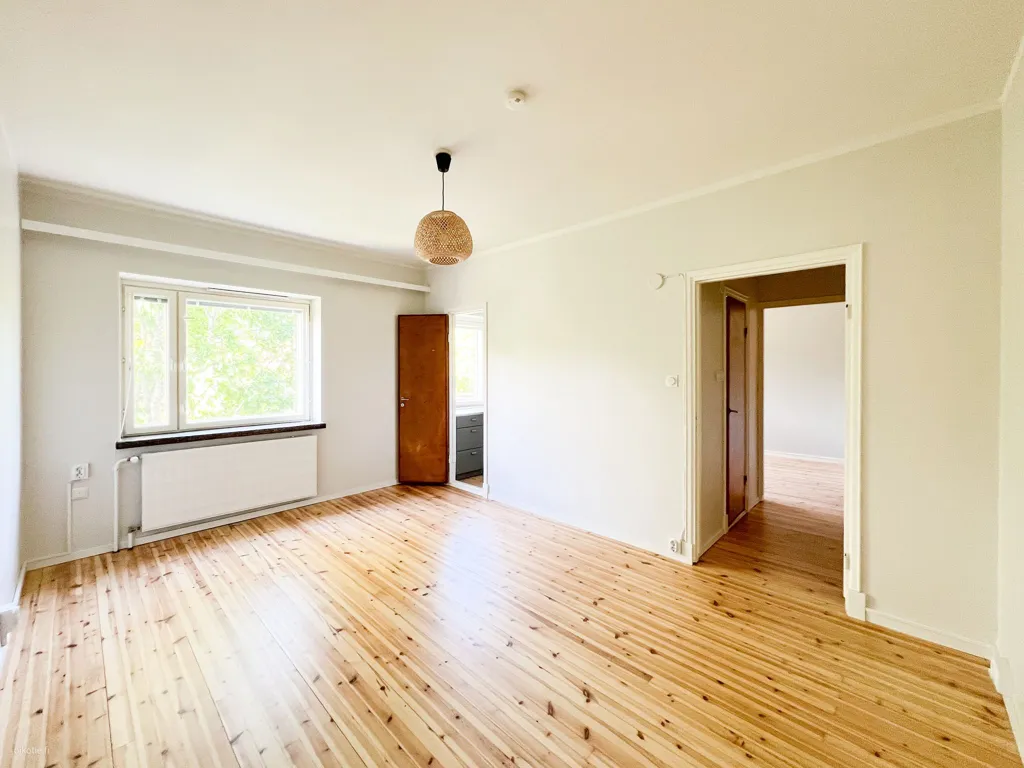 Rooms - Upper Floor Apartment with Balcony in Toukola, Helsinki