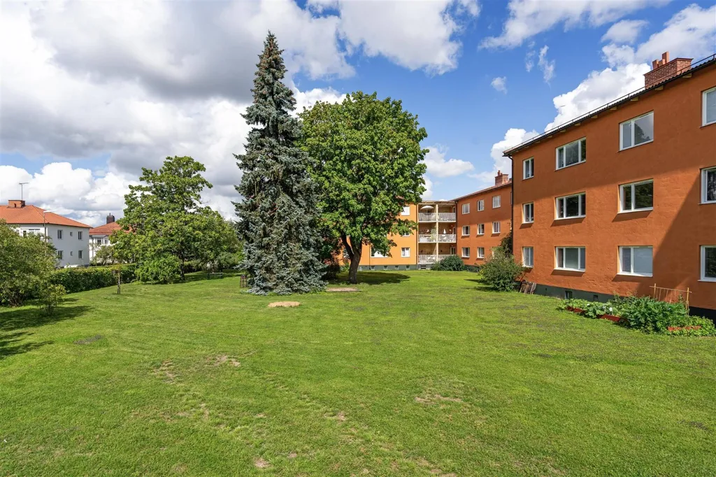 Jardin - 1st Floor Apartment with Balcony in Uppsala