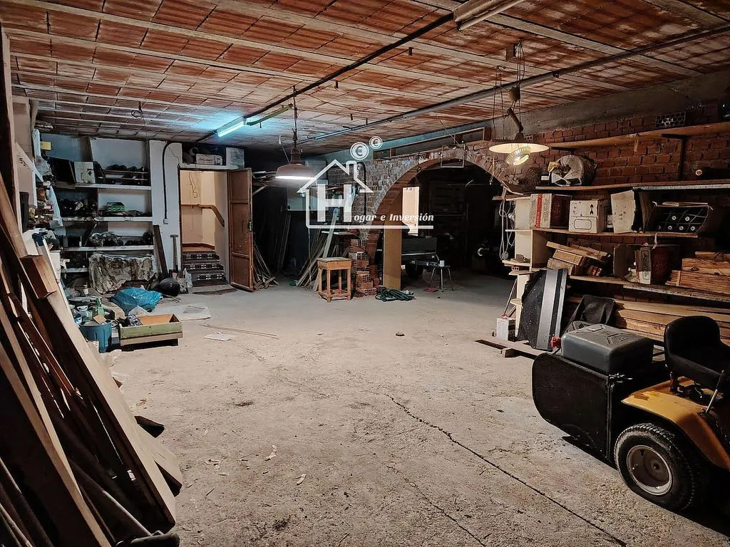 Garage - Chalet with Large Plot in Trijueque